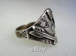 EARLY Fred Harvey Era NAVAJO STAMPED STERLING SILVER INDIAN ARROWS RING sz 7