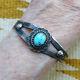 Ancien Petit Bracelet Manchette En Turquoise De L'époque Fred Harvey Des Navajos, Fait Main En Argent Sterling 925