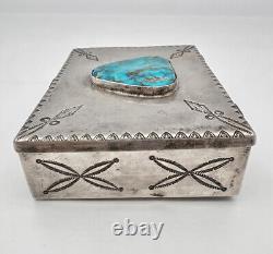 Ancienne boîte à bijoux en argent sterling de l'époque Fred Harvey, ornée de turquoise de Bisbee et estampillée.