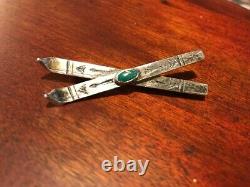 Antique / Vintage Fred Harvey Era Arrow-estampillé Silver & Turquoise Ski Pin