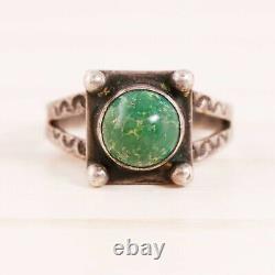 Bague en argent sterling vert turquoise Fred Harvey avec des poinçons en forme de flèche de taille 3,5