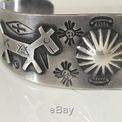 Bracelet De Lingots D'argent Navajo Vintage Des Années 1930 Fred Harvey Repousse Chiens Sun Arrows