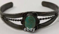 Bracelet de manchette vintage en argent sterling Navajo de l'ère Fred Harvey avec turquoise verte