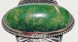 Bracelet en argent de monnaie de l'ère Fred Harvey avec poinçonnage navajo et gros cabochon de turquoise de Cerillos