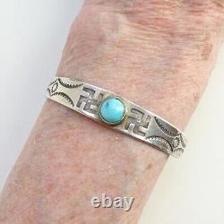 Bracelet manchette Navajo de l'ère Vintage Fred Harvey avec des tourbillons de logs en turquoise pour poignets fins