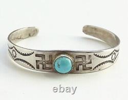 Bracelet manchette Navajo de l'ère Vintage Fred Harvey avec des tourbillons de logs en turquoise pour poignets fins