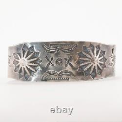 Bracelet manchette en argent sterling Fred Harvey avec larges estampes d'arcs et de reliefs de 6,75 pouces