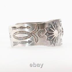 Bracelet manchette en argent sterling Fred Harvey avec larges estampes d'arcs et de reliefs de 6,75 pouces