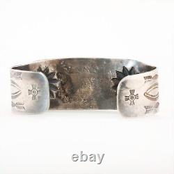 Bracelet manchette en argent sterling Fred Harvey avec larges estampes d'arcs et de reliefs de 6,75 pouces