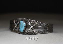 Bracelet manchette en argent sterling Navajo de l'époque Harvey Vintage avec turquoise de grande taille