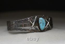 Bracelet manchette en argent sterling Navajo de l'époque Harvey Vintage avec turquoise de grande taille