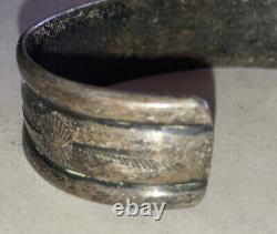 Bracelet manchette en argent sterling ancien Navajo de la période Fred Harvey de 6,5 pouces