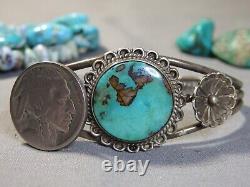 Bracelet manchette en argent sterling avec des fleurs en turquoise Royston naturelle des années 1970 Navajo