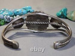 Bracelet manchette en argent sterling avec des fleurs en turquoise Royston naturelle des années 1970 Navajo