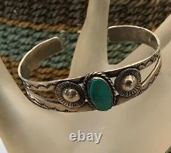 Bracelet manchette en argent sterling de l'époque Fred Harvey avec turquoise en serti clos