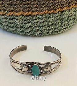 Bracelet manchette en argent sterling de l'époque Fred Harvey avec turquoise en serti clos