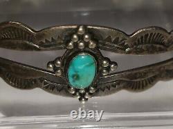 Bracelet manchette en turquoise bleue AS IS estampillé IH en argent monnaie Navajo de l'ère Fred Harvey