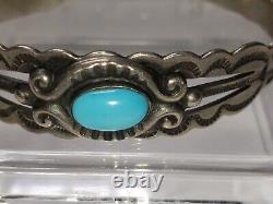 Bracelet manchette en turquoise bleue estampillée IH en argent monnaie de l'ère Navajo Fred Harvey