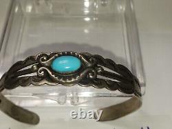 Bracelet manchette en turquoise bleue estampillée IH en argent monnaie de l'ère Navajo Fred Harvey