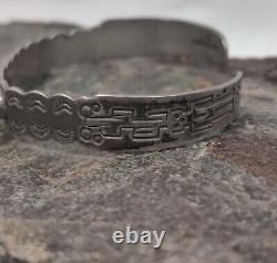 Bracelet vintage en argent monnayé en forme de dôme de l'époque Fred Harvey Native American IH