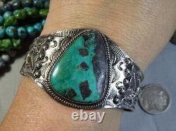 Ère Fred Harvey NAVAJO Nevada TURQUOISE Bracelet en argent repoussé CHEVAL CHIEN 47g