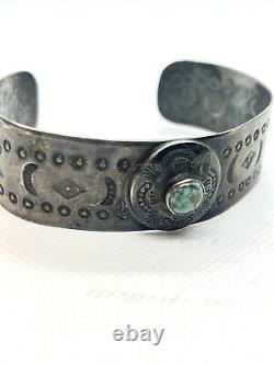 Ère de Fred Harvey Bracelet manchette en argent sterling et turquoise Navajo estampillé flèches