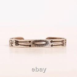 Fred Harvey Sterling Silver Whirling Logs Flèches Timbres Baby Cuff Bracelet 5