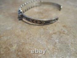 L'ancien Fred Harvey Era Navajo Argent Sterling Small Dome Row Bracelet