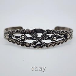 VTG Fred Harvey Navajo Bracelet en argent sterling estampé à croix croisées 4.9