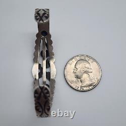 VTG Fred Harvey Navajo Bracelet en argent sterling estampé à croix croisées 4.9